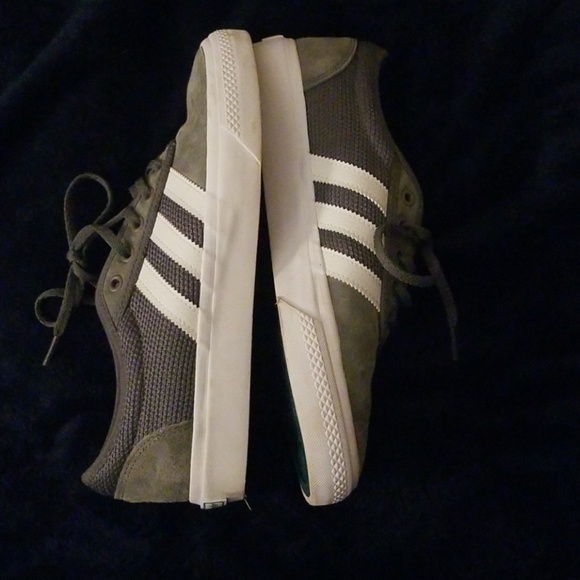 NWOB 8 mens adidas gray suede - Picture 2 of 4